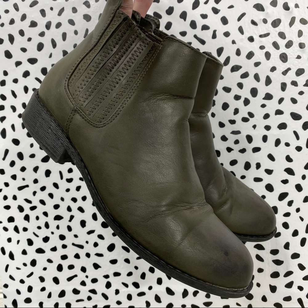 Forever 21 Chelsea Glendale Ankle Boots